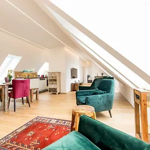  Apartment Große Dachgeschosswohnung Im Herzen Von Österreich